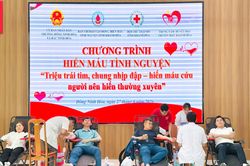 Hơn 300 người dân phường Đông Ninh Hòa tham gia hiến máu tình nguyện