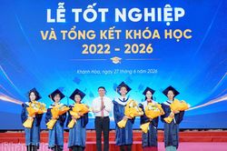 Trường Đại học Khánh Hòa trao bằng tốt nghiệp cho 681 tân cử nhân