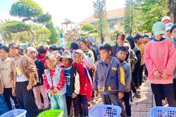 Sân chơi mùa hè cho trẻ em xã Lạc Dương