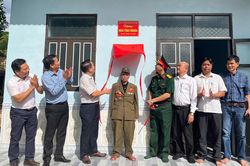 Đồng loạt bàn giao 7 nhà tình nghĩa cho đối tượng yếu thế ở Quảng Ngãi