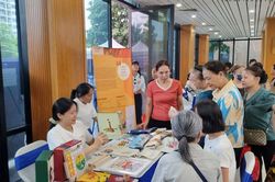 H&agrave; Nội: H&agrave;ng trăm người cao tuổi t&igrave;m được việc l&agrave;m trong Ng&agrave;y hội tư vấn