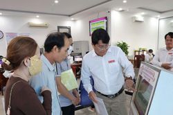 Đồng Tháp: Phường Cao Lãnh lập tổ công vụ lưu động, đến khu dân cư hỗ trợ người dân làm giấy tờ