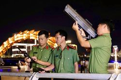 Thầm lặng 'gác bầu trời' để pháo hoa tỏa sáng đôi bờ sông Hàn