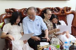 Không để người già, trẻ em cô đơn trong chính gia đình