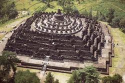 Thánh địa Borobudur, Indonesia: Phục dựng biểu tượng Phật giáo và bài toán bảo tồn di sản