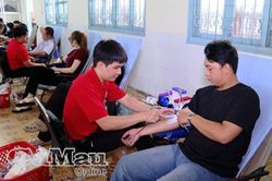 Hơn 200 cán bộ, đoàn viên tham gia hiến máu tình nguyện
