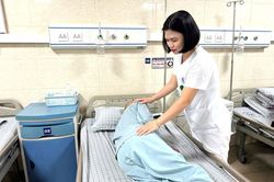 Ba kỹ năng kh&ocirc;ng thể thiếu khi chăm s&oacute;c người bệnh ung thư tại nh&agrave;