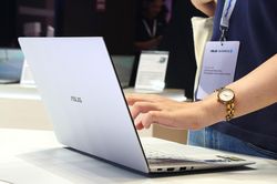 Laptop ASUS ExpertBook Ultra giá tới 100 triệu đồng, đạt chuẩn bền quân đội Mỹ