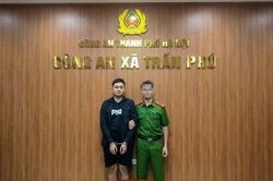 C&ocirc;ng an x&atilde; Trần Ph&uacute; bắt quả tang đối tượng t&agrave;ng trữ tr&aacute;i ph&eacute;p chất ma t&uacute;y