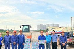 Công đoàn phường Yên Nghĩa tiếp sức người lao động tại công trình trọng điểm
