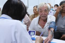 Dinh dưỡng l&agrave; nền tảng bảo vệ sức khỏe cộng đồng