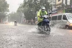 Cảnh báo dông lốc nội thành Hà Nội