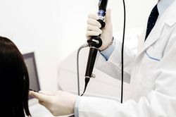 Dấu hiệu đặc trưng gi&uacute;p nhận biết sớm ung thư v&ograve;m họng