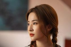 Vì sao gia đình hay lo lắng và ít khi ủng hộ con gái lựa chọn sống độc thân?