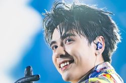 Quang H&ugrave;ng MasterD 'tr&oacute;i' chặt h&agrave;ng vạn tr&aacute;i tim tại Concert Thanh Xu&acirc;n 2026