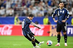 Messi sút phạt kết liễu đối thủ, Argentina đầy uy lực