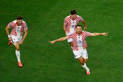 Croatia, Ghana dắt tay nhau vào vòng knock-out World Cup