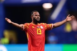 Đại diện ch&acirc;u Phi l&agrave;m n&ecirc;n lịch sử ở World Cup