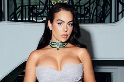 Hôn thê Ronaldo và 8 nàng WAGs hot nhất World Cup