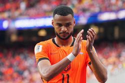 Tiền đạo Hà Lan chịu cú sốc mất con khi đang dự World Cup