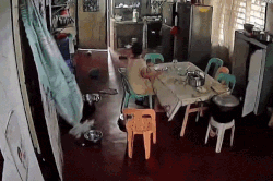 Ph&iacute;a sau video người phụ nữ '&ocirc;m con, bỏ mẹ' trong động đất g&acirc;y b&atilde;o MXH
