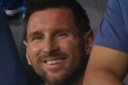 Phản ứng gây bão của Messi khi đàn em ghi bàn