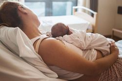 4 dưỡng chất phụ nữ sau sinh cần bổ sung để nhanh hồi phục