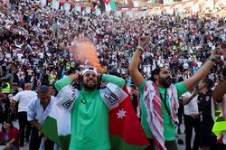 CĐV Jordan ghi điểm bằng một món ăn đặc biệt