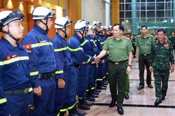 Thứ trưởng Lê Văn Tuyến tiễn Đội cứu nạn, cứu hộ Bộ Công an lên đường đến Venezuela