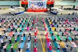 Hơn 1.000 người đồng diễn Yoga tại Đồng Nai