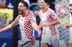 Croatia thắng nghẹt thở Ghana, xếp sau tuyển Anh ở bảng L