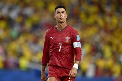 Ronaldo mờ nhạt, Bồ Đào Nha vào vòng 1/16 với nhánh đấu có 3 ứng viên hạng nặng