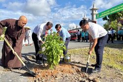 Tuyến đường hoa dọc k&ecirc;nh tại x&atilde; B&igrave;nh Lợi