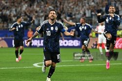 Video bóng đá Jordan - Argentina: 2 siêu phẩm đá phạt, Messi dạo chơi vẫn lập công (World Cup)