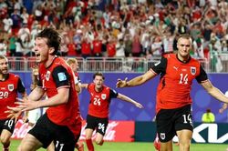 Thoát hiểm phút 90+5, Áo hẹn Tây Ban Nha ở vòng knock-out