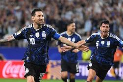 Messi lập kỷ lục hiếm c&oacute;, Argentina to&agrave;n thắng bảng J