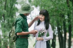 Những ngọn đèn lặng lẽ đợi chờ