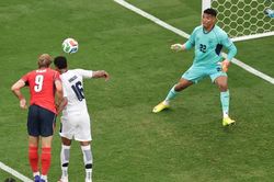 Thắng dễ Panama 2-0, Anh thẳng tiến v&ograve;ng trong với ng&ocirc;i đầu