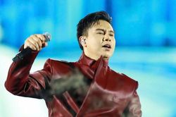 'Nổi da g&agrave;' với Đ&ocirc;ng H&ugrave;ng ở concert Thanh xu&acirc;n
