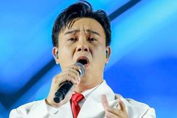 'Nổi da gà' với Đông Hùng ở concert Thanh xuân