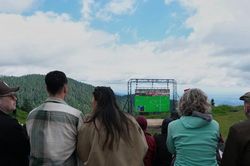 Độc đ&aacute;o buổi xem World Cup giữa lưng trời tại Canada