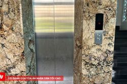 Giải cứu đôi nam nữ mắc kẹt trong thang máy