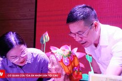 Một đời m&ograve;n mỏi chờ con trở về