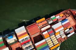 Eo biển Hormuz thông tuyến, giá dầu lao dốc: 40 triệu thùng dầu chờ 'xả'