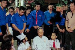 Chiến c&ocirc;ng, sự giản dị, khi&ecirc;m nhường l&agrave;m n&ecirc;n t&ecirc;n tuổi Anh h&ugrave;ng La Văn Cầu
