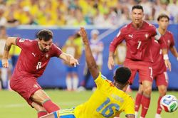 Video bóng đá Colombia vs Bồ Đào Nha: Ronaldo vô duyên