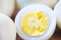 Trứng gà luộc bao lâu thì chín? Cách luộc trứng gà ngon