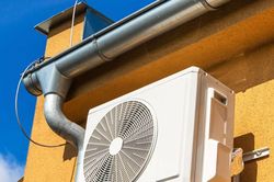Sự thật về 'lệnh cấm' điều h&ograve;a giữa c&aacute;i nắng 40&deg;C ở Anh