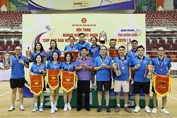 Ấn tượng 'm&agrave;u cờ sắc &aacute;o' c&aacute;c Đo&agrave;n vận động vi&ecirc;n tham gia Hội thao ng&agrave;nh Kiểm s&aacute;t nh&acirc;n d&acirc;n năm 2026