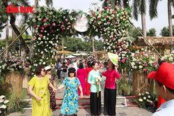 Lễ hội Sen Hà Nội 2026 thu hút đông đảo người dân dịp cuối tuần